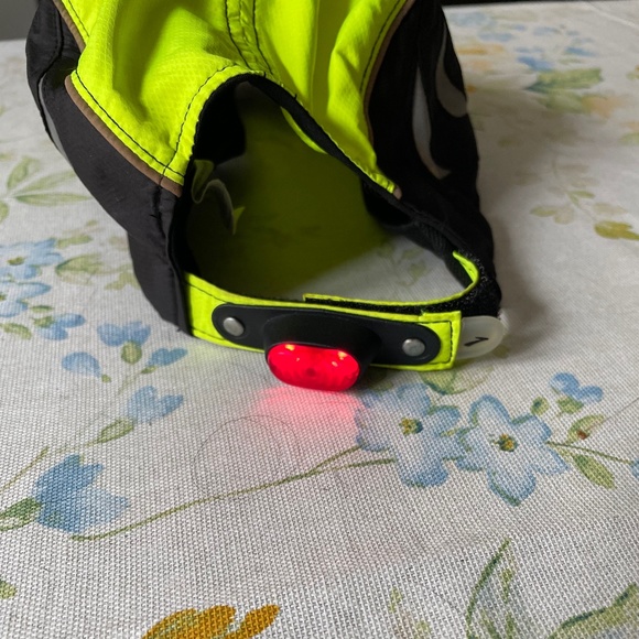 Brooks neon yellow running hat OS - Picture 4 of 4